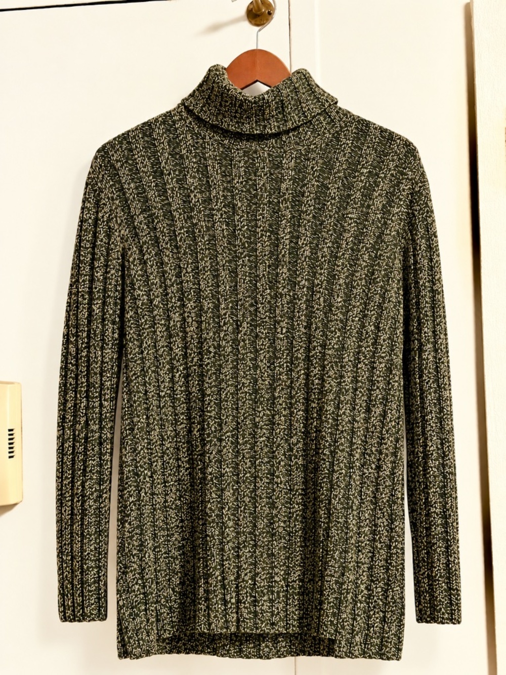Les Copains Luxury European Designer Olive Turtleneck Sweater IT 42 / US 8